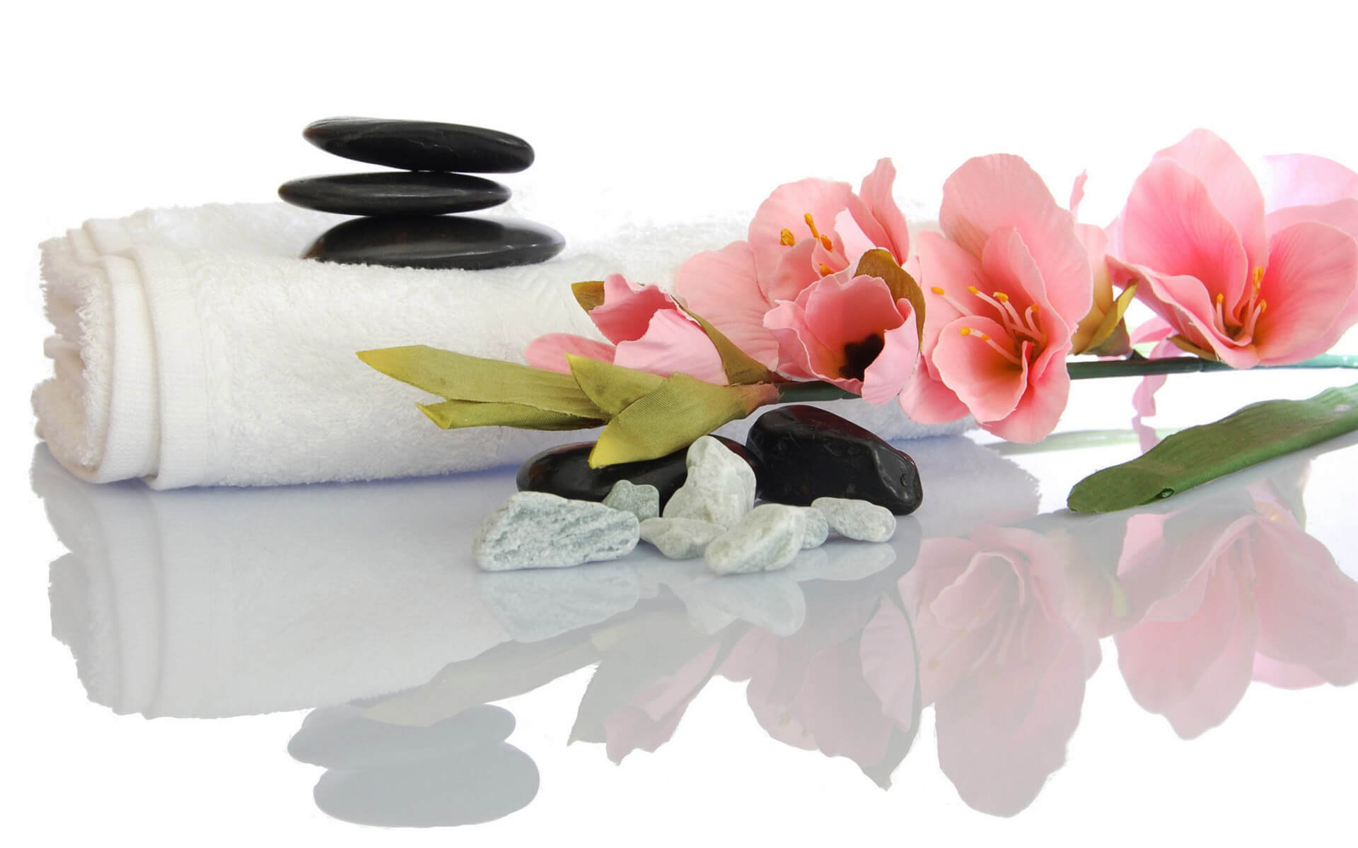 The Advantages Of An In – Home Massage Versus A Day Spa