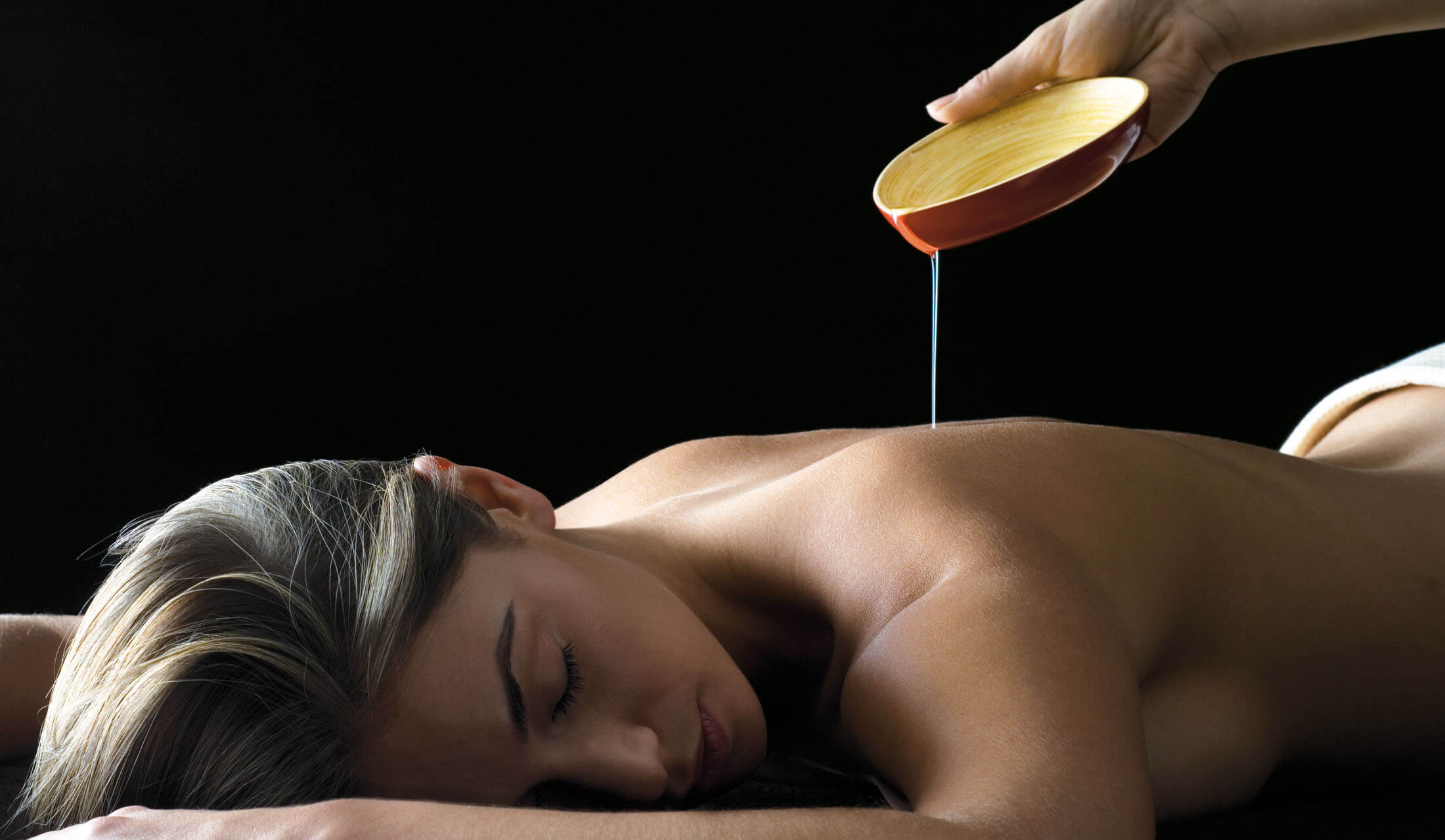 Traditional Oil Massage In Singapore